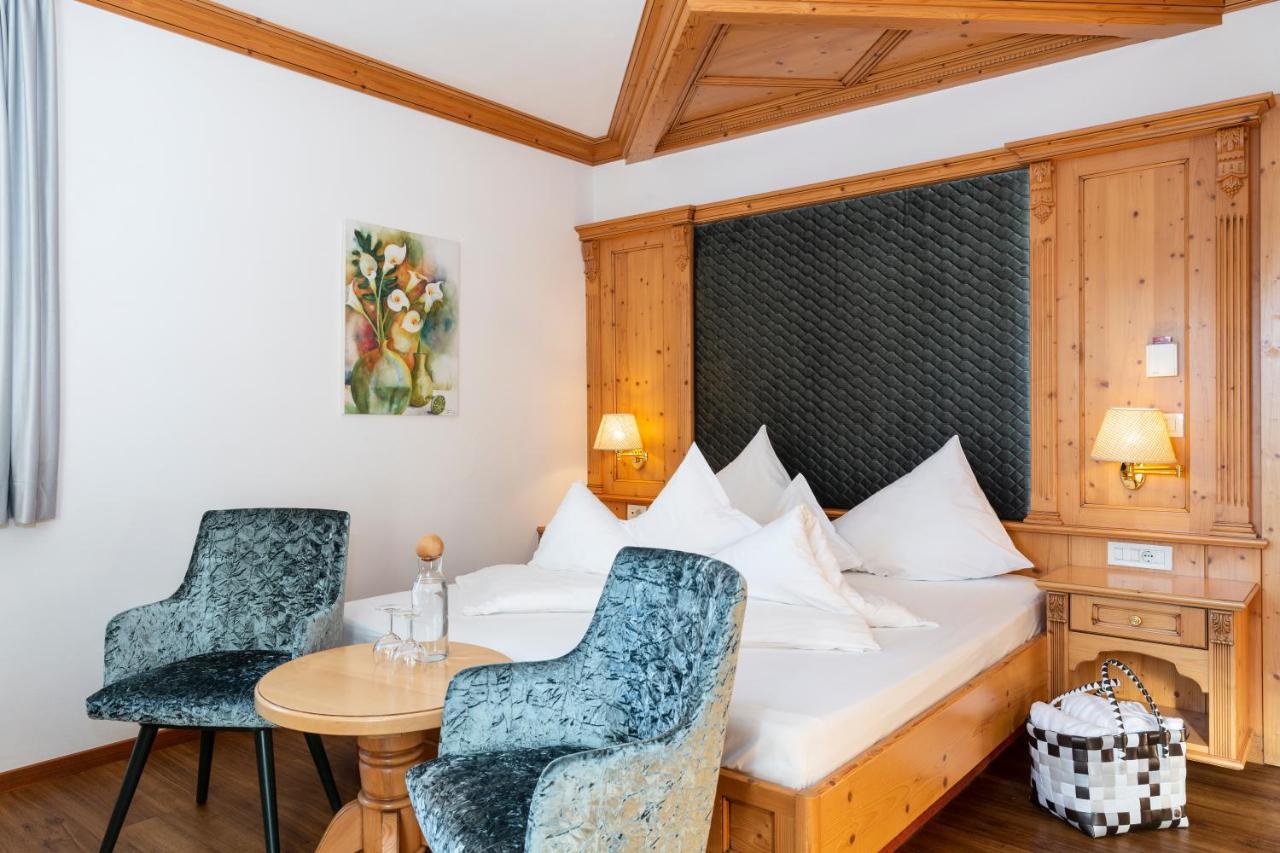 Hotel Schlosswirt Schenna Exteriör bild