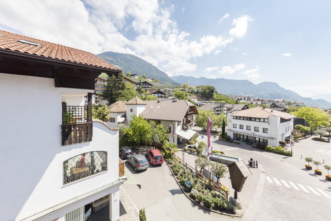 Hotel Schlosswirt Schenna Exteriör bild